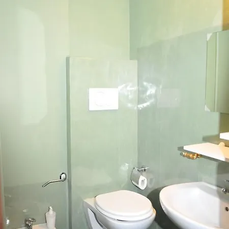 Le Di Raffaele Milano